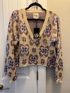 Chaser Cream V-Neck Floral Jacquard Knit Sweater
